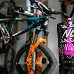 Muc-Off No Puncture Tubeless Sealant - 140 Ml - 827-S 8 Muc-Off No Puncture Tubeless Sealant - 140 Ml - 827-S -Dæk Salg 34015542 1708559265901835 5650291573972271104 o