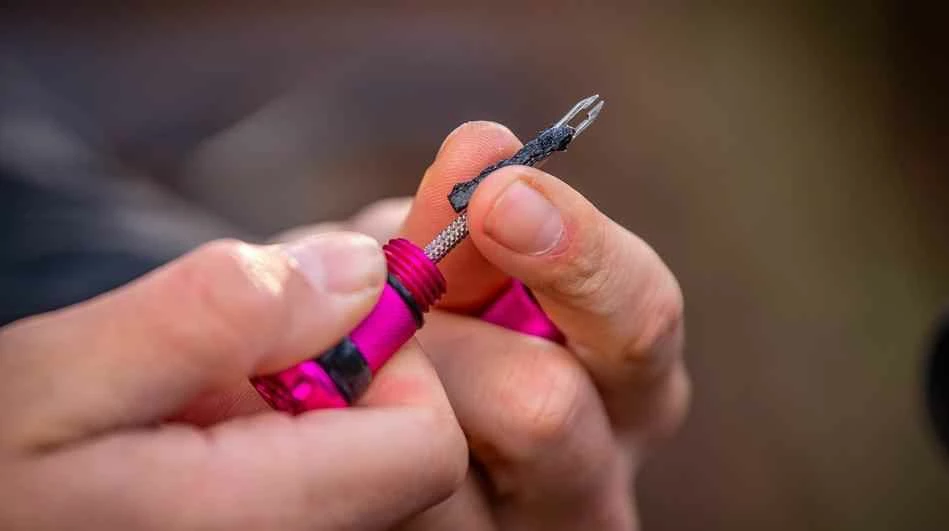 Muc-Off Stealth Tubeless Insert Kit - Sort - 20293 5 Muc-Off Stealth Tubeless Insert Kit - Sort - 20293 - Billede 3